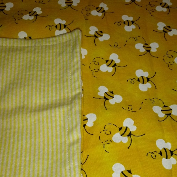Yellow Bee Baby Blanket - Picture 2 of 7